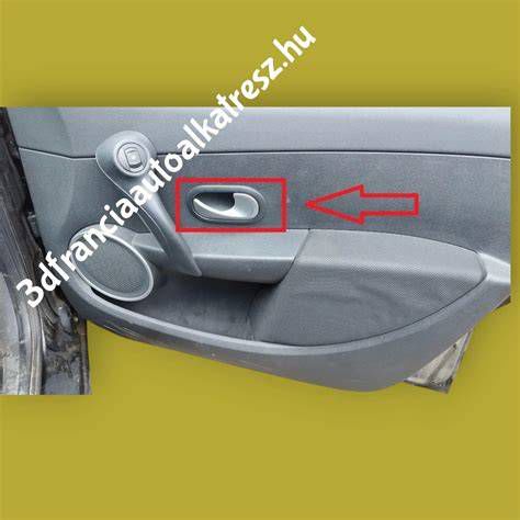 Renault Clio autóajtó belső nézete kábelezéssel