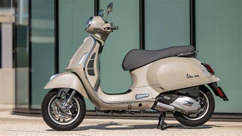 Vespa GTS 300 ülés alatti tároló és kesztyűtartó