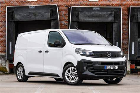 Opel Vivaro beltér