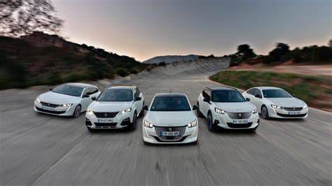 Peugeot márka története infografika