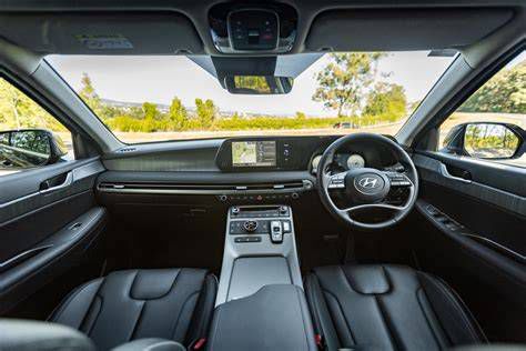 A Hyundai Palisade tágas belső tere és a kilencszemélyes üléskonfiguráció