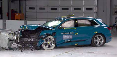 IIHS törésteszt illusztrációja