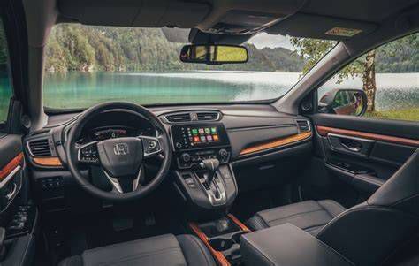 A Honda CR-V utastere tágas belsővel