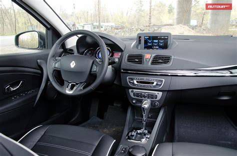 Приборная панель и мультимедийная система Renault Megane GT