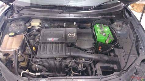 A Mazda 3 (2004) belső terének műszerfala és vezérlőegységei