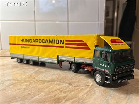 Különböző Renault kamion modellek visszapillantó tükreinek gyűjteménye