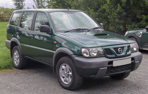 Nissan Terrano II egy terepen